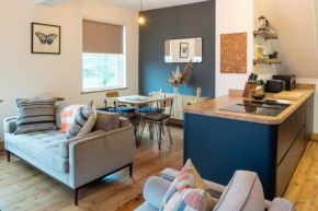 Stylish Quayside Apartment with River View